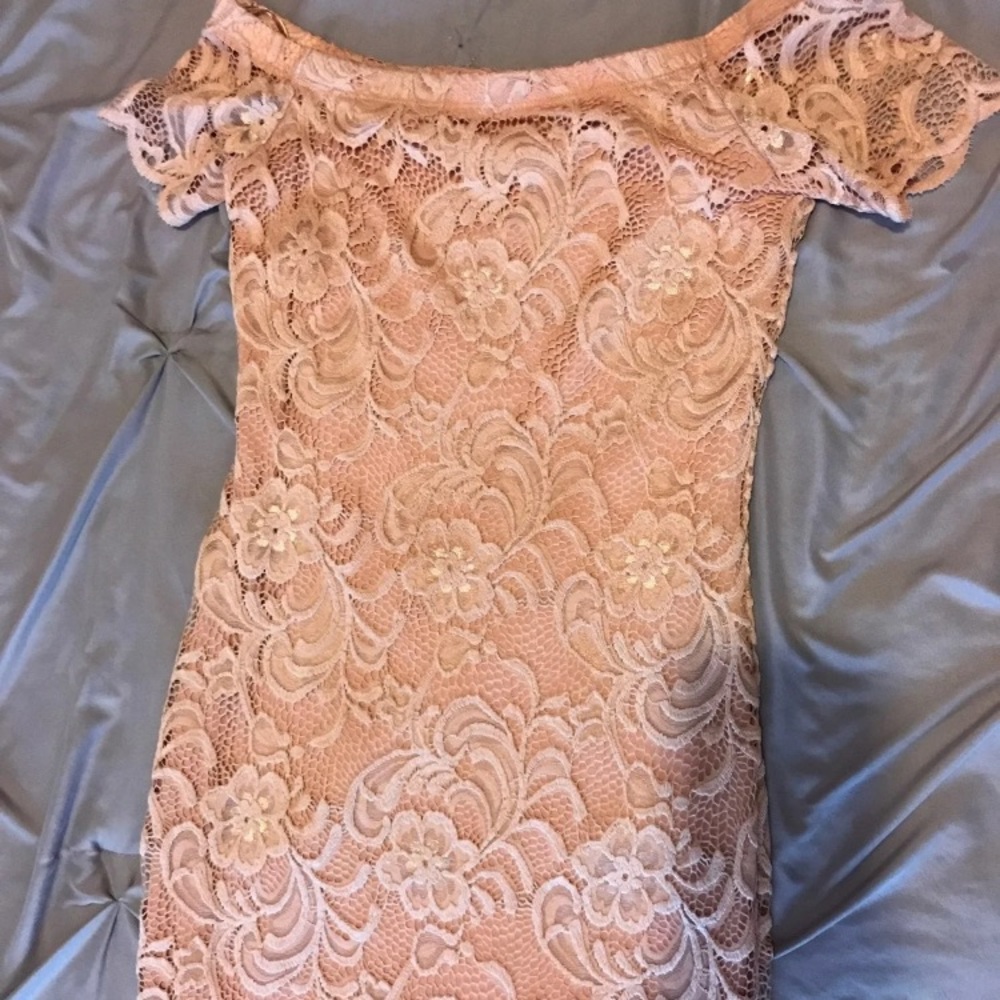 Off The Shoulder Lace Body-con Dress